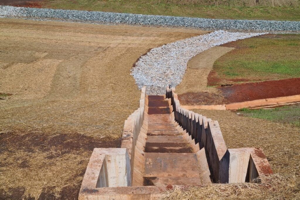 Sistemas de drenagem superficiais e sua importância para as construções principalmente em